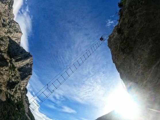 La 'Escalera al Cielo' en La Hermida, Cantabria. / Costa verde Aventura