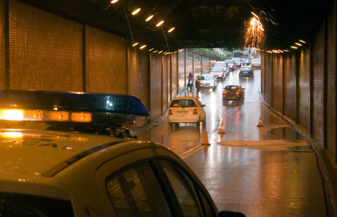 Vista de varias inundaciones que se producen frecuentemente en la ciudad de Santander. / ALERTA