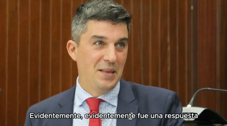 El concejal del PSOE, Daniel Fernández durante el pleno celebrado ayer. / A.E.