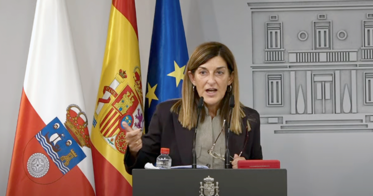 La presidenta María José Sáenz de Buruaga reunida en Moncloa con el presidente Pedro Sánchez para trasladarle la agenda reivindicativa de Cantabria. / ALERTA