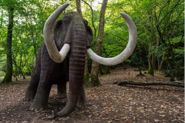 El mamut en el Parque Paleolítico de la Cueva del Valle en Rasines. / A.S.P