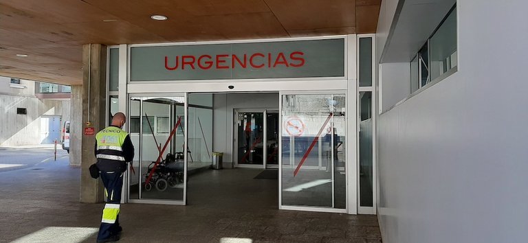 Vista de la entrada de Urgencias del Hospital Marqués de Valdecilla en  Santander. / ALERTA