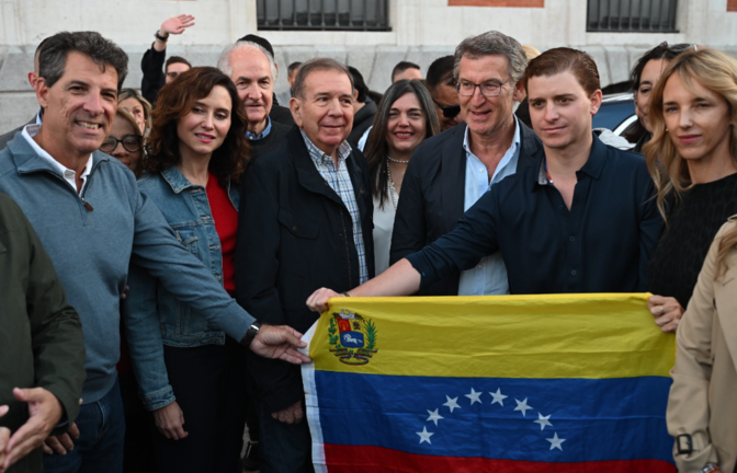 Edmundo González junto a Feijóo y otros líderes del PP durante la manifestación en Madrid. / X