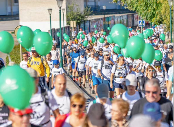 Decenas de personas se unen a la subida al monte Dobra, el año pasado fueron 500 participantes. / ArChivo