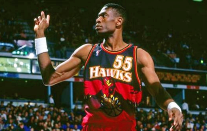 Dikembe Mutombo, uno de los jugadores más icónicos en la historia de la NBA. / NA