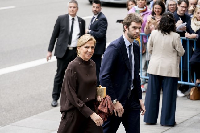 La Infanta Cristina y su hijo, Juan Valentín Urdangarín, a su llegada a la boda del alcalde de Madrid. / A. Pérez Meca