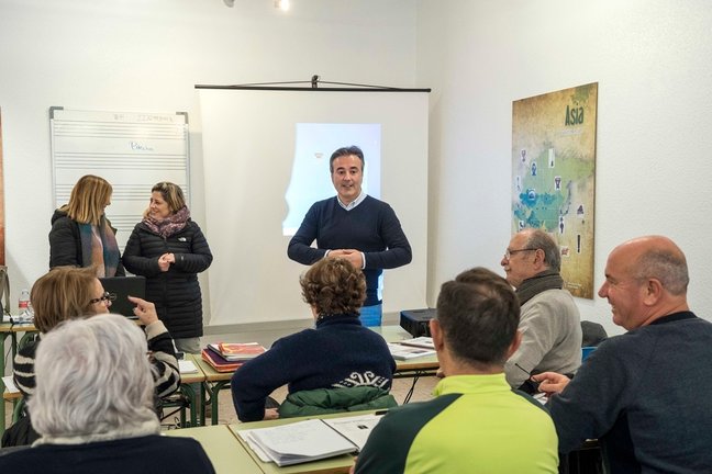 Diego Movellán y Marian Rovira en Visita Curso UNATE. / Alerta