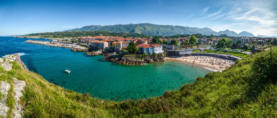 Cantabria atrae a cientos de visitantes por sus hermosos paisajes. / A.S.