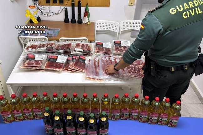 Material que llevaba la detenida del supermercado. / Guardia Civil