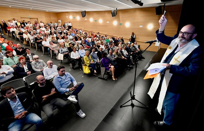 Un momento del acto de inauguración del nuevo centro cívico ‘Juan de Santander’ en Cueto. / alerta