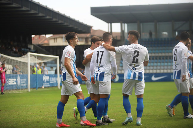 El equipo de la Gimnástica durante un partido en El Malecón. / RGT