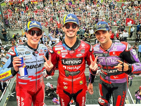 Podio del GP de Japón con Bagnaia como líder. / MotoGP