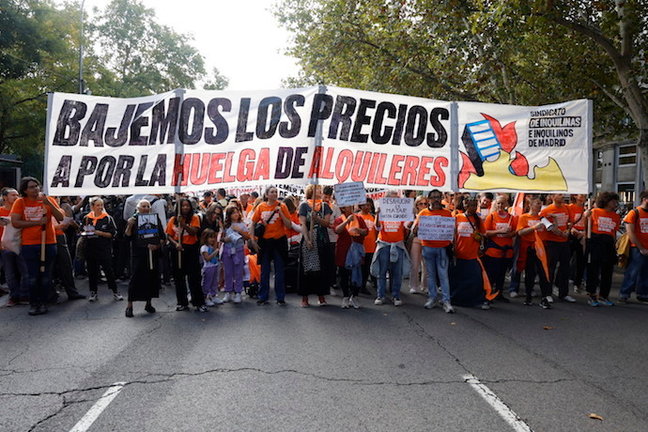 Decenas de personas durante una manifestación para denunciar el precio de los alquileres. / EP