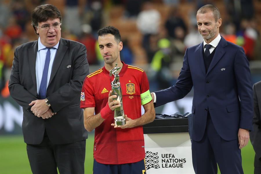 Busquets pone punto y final a su trayectoria la selección española